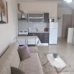 Apartament Mihalis *