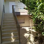 Apartament Mihalis *