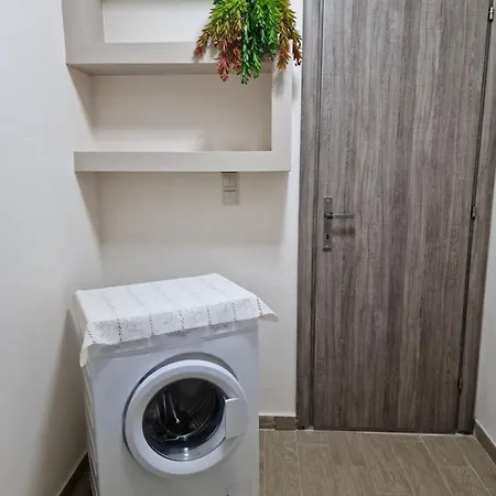 Apartament Mihalis *