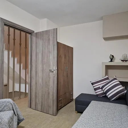 Mihalis Apartament *