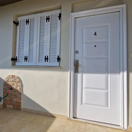 Mihalis * Nikiti (Sithonia)