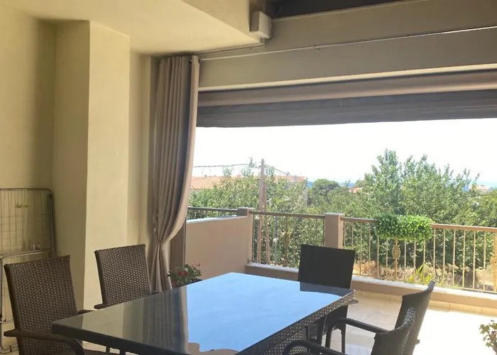 Apartman Mihalis *
