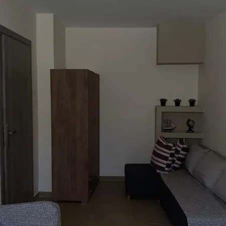 Mihalis Apartament *
